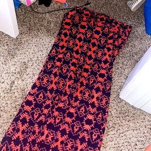 Maxi skirt - barely worn - have same one in b&w